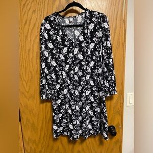 OLD NAVY Women’s Sz L Black/Gray Floral Ruffle V-neck Long Sleeve A-line Dress